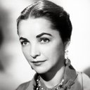 Neva Patterson als Mrs. Holly
