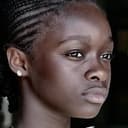 Sokhna Diallo als Samy's sister