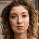 Alina Bachmayr als Junge Frau