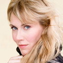 Gruschenka Stevens als Cora Hübsch
