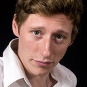 Samuel Sargeant als Recepcionista Hotel Chelsea