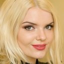 Sianoa Smit-McPhee als Shel