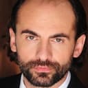 Dan Istrate als Dr. Hugo Machado