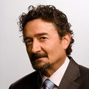 Alberto León Jaramillo als Francisco González "Tío Pacho"