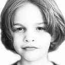 Braden Blair als Theodore