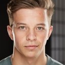Oscar Millar als Hammond