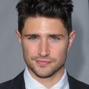 Matt Dallas als Greg