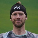 Damian Hall als Self