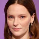 Morfydd Clark als Galadriel