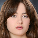 Chloe Avakian als Grace