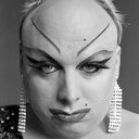 Divine als Edna Turnblad (archive footage)
