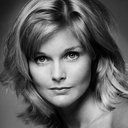 Carol Lynley als Dr. Claire McCauley