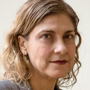 Syrmo Keke als Secretary Alexis