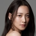 Claudia Kim als Dr. Helen Cho