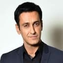 Adnan Jaffar als Zara's Father Jamshed