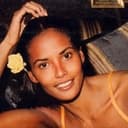 Laura Gemser als Suzy Lee