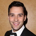 Ryan Silverman als Bartender