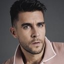 Josh Segarra als Mark Ferris