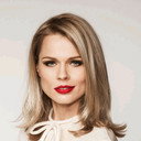 Olga Freimut als A journalist