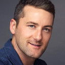 Emmett Skilton als Alexander Colton