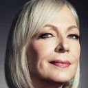 Allison Janney als Detective Sgt. Riley