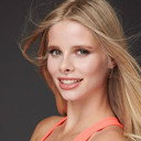 Larissa Neumann als Cherry