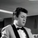 Ηλίας Καπετανίδης als waiter