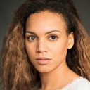 Cat White als Georgina