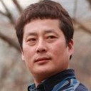 Ahn Soon-dong als Director Ja-ae
