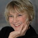 Mary Beth Hurt als Mrs. Dingle