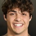 Noah Centineo als Atom Smasher / Al Rothstein