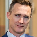 Jake Blundell als Charlie Sommers