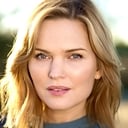 Sunny Mabrey als Laurie Kane