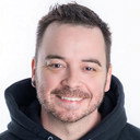 Babu als Pilote avec l'argent