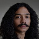 Victor Arcturus Estrella als Sebastian