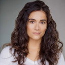 Nazanin Nour als Kiara Aubusson