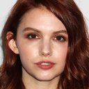 Hannah Murray als Julie Ann