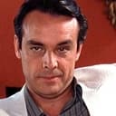 Paul Shenar als Alejandro Sosa