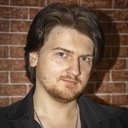 Martin Caine als Kapitan