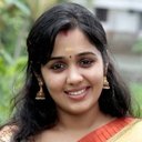 Ananya als Pallavi, Ravi's love interest