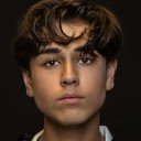 Arwin Ismail als Adrian