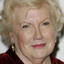 Denise Robertson als No. 5 - Agony Aunt
