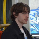 Maxwell Hughes als Paper Boy