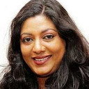 Rebeka Nirmali als Sangile's mother