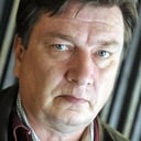 Aki Kaurismäki als Le patron Aaltra