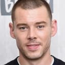 Brian J. Smith als Berg