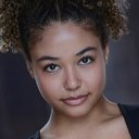 Millie Davis als Hope