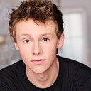 Sterlin English als Hood Jumper