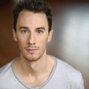 Garrett Young als Trent