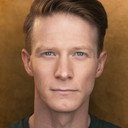 Jeff Kready als Bert Healy (Ensemble)
